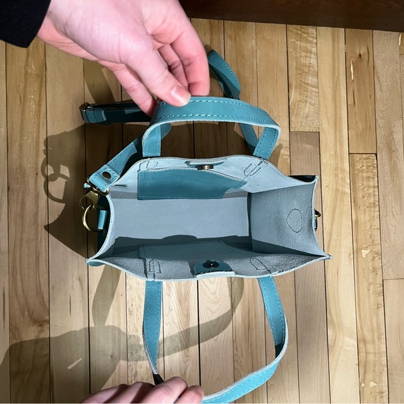 Elegant Blue Leather Tote Bag - Picture 2 of 5